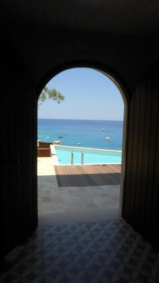 Caltabania Suites Áyios Nikítas Dış mekan fotoğraf