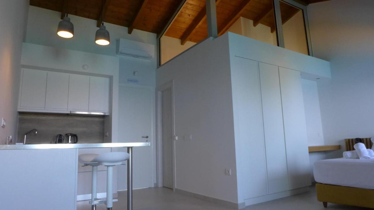 Caltabania Suites Áyios Nikítas Dış mekan fotoğraf